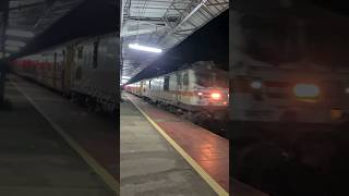 Vanchinad Express-16304 ( Trivandrum Cntl to Eranakulam Junction ) is arriving at Mavelikara Station
