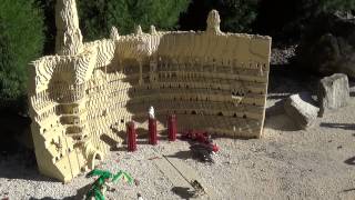 preview picture of video 'Legoland Florida - Star Wars' Geonosis arena made ​​with Lego bricks'