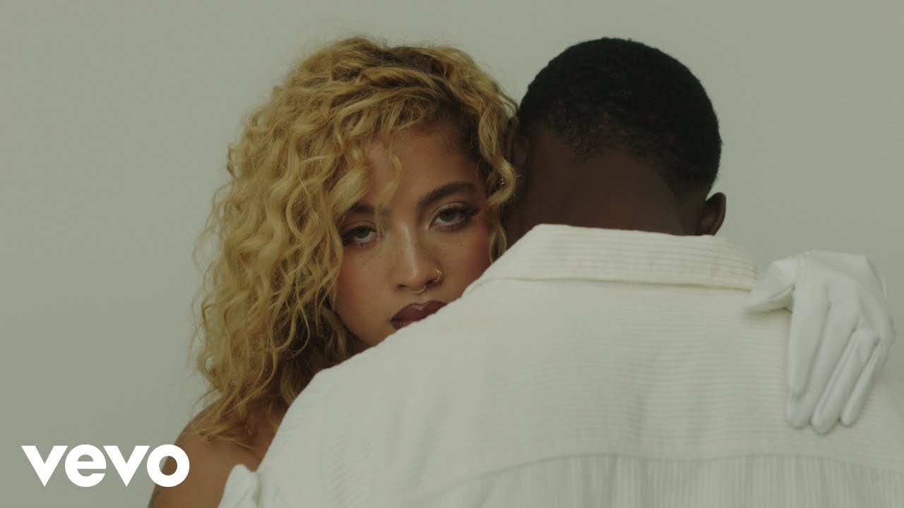 Kiana Ledé -“Irresponsible”