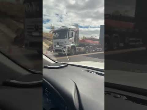 Mãe e filho m0rrem em acidente entre ônibus da Novo Horizonte e carreta em MG