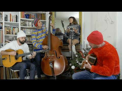 Caloé's Living Room - La Chanson de Noël