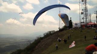 preview picture of video 'Paragliding Fiesta of the Air 2011, Mexico'