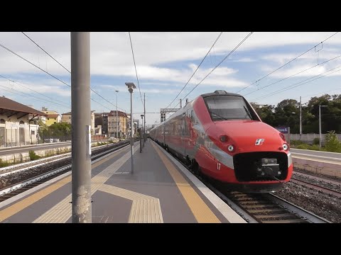 Treni alla stazione di Civitanova nel weekend di ferragosto