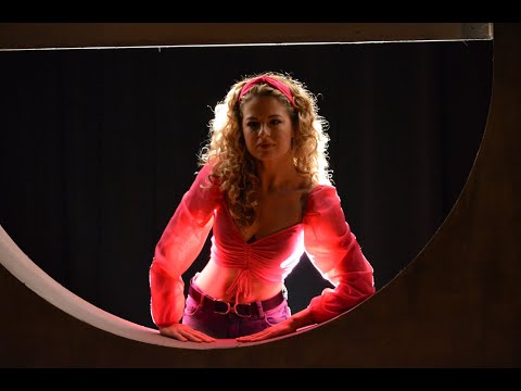 Közelebb..! Thália Színház premier a Télikertben...- Tóth Eszter színművésszel..!