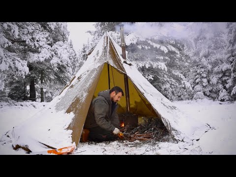 I Got Caught in a Snowstorm | Extreme Camping at -10°C