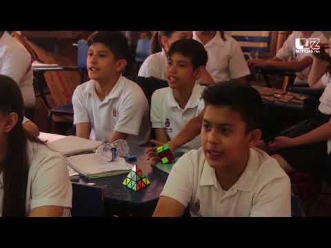 Maestro inculca la lengua indígena a sus alumnos de primaria