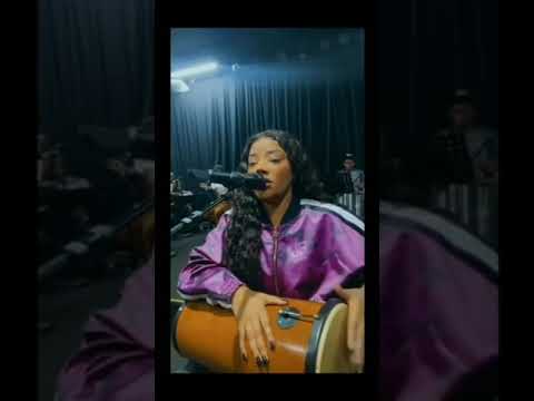 Ludmilla cantando Tá na Mente / Péricles