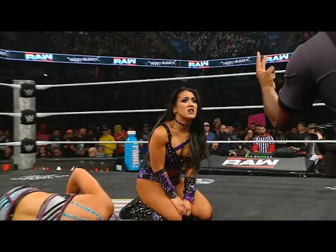 (2/2) Bayley vs Roxanne Perez: Raw December 22 2025