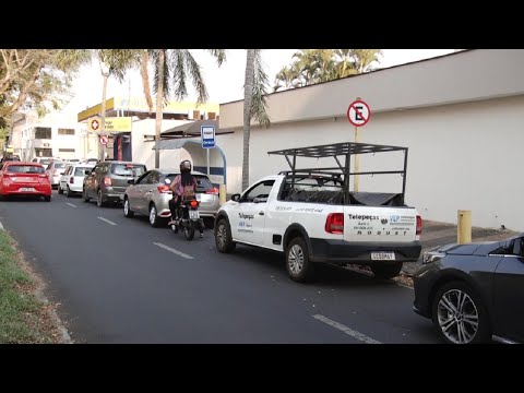 Postos de combustíveis têm filas para abastecimento