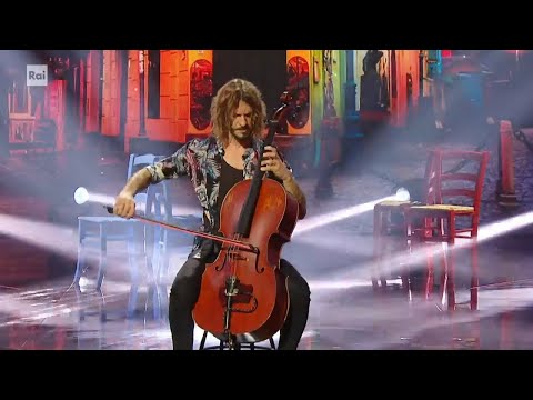 Pavlo Carta suona "Pequena Nuvola"- Dalla strada al Palco 18/04/2023