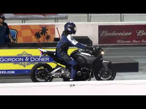 Suzuki B-King 1340 vs Suzuki GSXR 1000