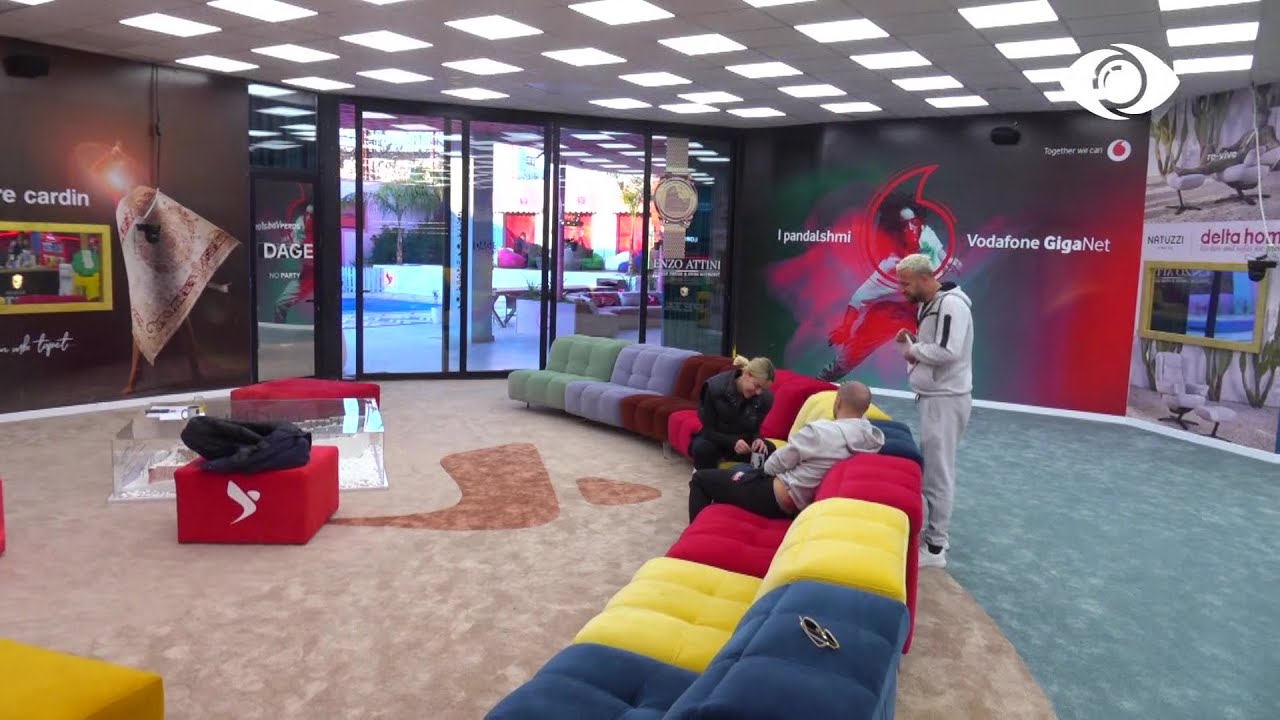 Unë jam radio/ Kejvina dhe Kristi bisedojnë, Luizi i ndërpret