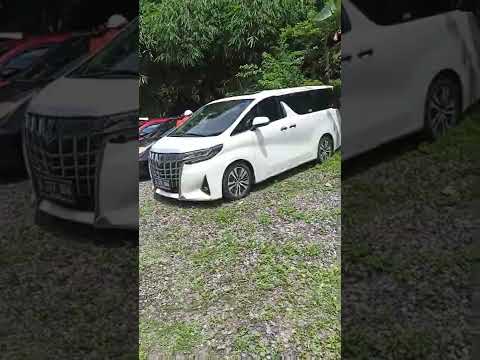 orang kaya pamer mobil baru