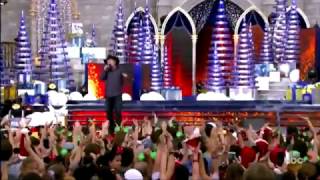 Garth Brooks - Christmas means i love you (Disney Parks Magical Christmas Celebration Parade)