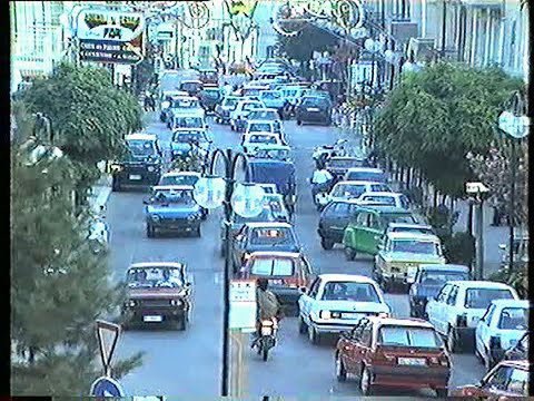 Per le strade di Mussomeli con la pioggia e con il sole documentata da Peppe Piccica - (1988)