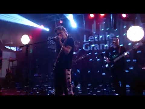 WaluśKraksaKryzys - Zakochałem się w twojej matce (Zdechły Osa) | MIKOŁÓW Letnie Granie | 26.08.2022