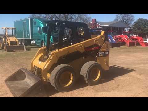 Обзор минипогрузчика Caterpillar 242D