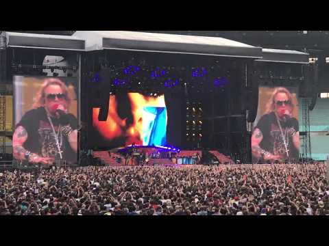 Guns N'Roses - Intro + It's So Easy (part)(Live)(Vienna, 10.07.2017)