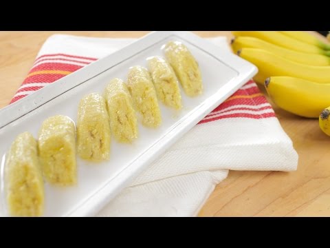 Poached Bananas in Coconut Milk Recipe กล้วยไข่บวชชี - Hot Thai Kitchen!
