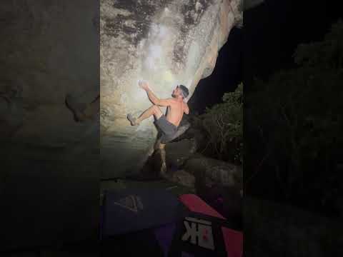 Boulder Abaole v10 Cocalzinho de Goiás na parceria da Nat e Bueno. Linda na torcida de longe