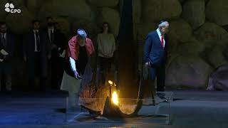 PM Netanyahu and Indian PM Modi at Yad Vashem (עדכוני משרד ראש הממשלה) - התמונה מוצגת ישירות מתוך אתר האינטרנט יוטיוב. זכויות היוצרים בתמונה שייכות ליוצרה. קישור קרדיט למקור התוכן נמצא בתוך דף הסרטון