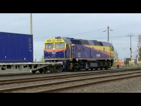 Diesel locomotive 42206 shunts a freight train - PoathTV Railroads and Trains in Australia part 11