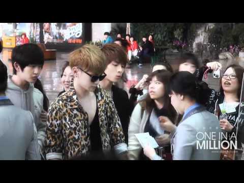 [FC][110513] SHINee JongHyun Cute + Eye Contact @ Kimpo Airport