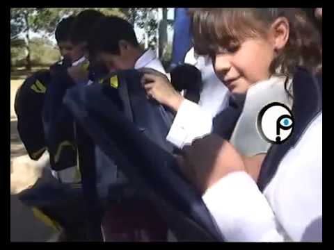 Creditel procedió a la entrega de mochilas en la Escuela 107 del barrio López Benítez