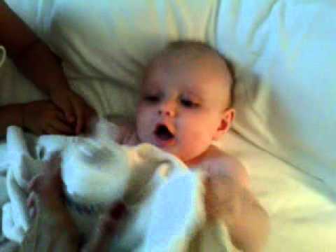 Tomás aprendiendo a tomas la mema