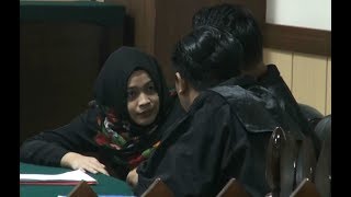 Download lagu Biduan Dangdut Xena Xenita, Divonis 7 Bulan Penjara mp3 Download lagu Biduan Dangdut Xena Xenita, Divonis 7 Bulan Penjara mp3