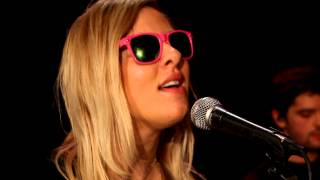 Kinky Love - Heaven (Live Acoustic Performance @ Reggie&#39;s)