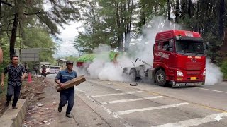 Download lagu Live‼️TEREKAM JELAS..,Detik Detik Sambungan Truk Trailer Terlepas Di Tanjakan Extrime Sitinjau Lauik mp3 Download lagu Live‼️TEREKAM JELAS..,Detik Detik Sambungan Truk Trailer Terlepas Di Tanjakan Extrime Sitinjau Lauik mp3