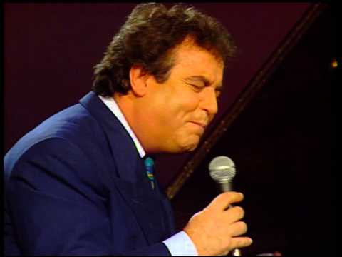 DYANGO "NOSTALGIA" MÚSICA Y VOZ EN DIRECTO