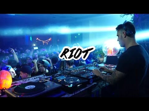 German Brigante playing "Fingers Crossed (Original Mix) @ RIOT - Córdoba, Argentina