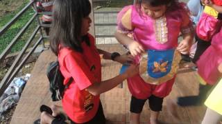 Download lagu Ayra coba kostum Tari belang telon 2 mp3