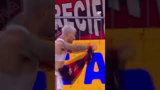 ARRASCAETA FAZ HOMENAGEM A OSCAR E LEVA CARTÃO | #shorts | ge.globo