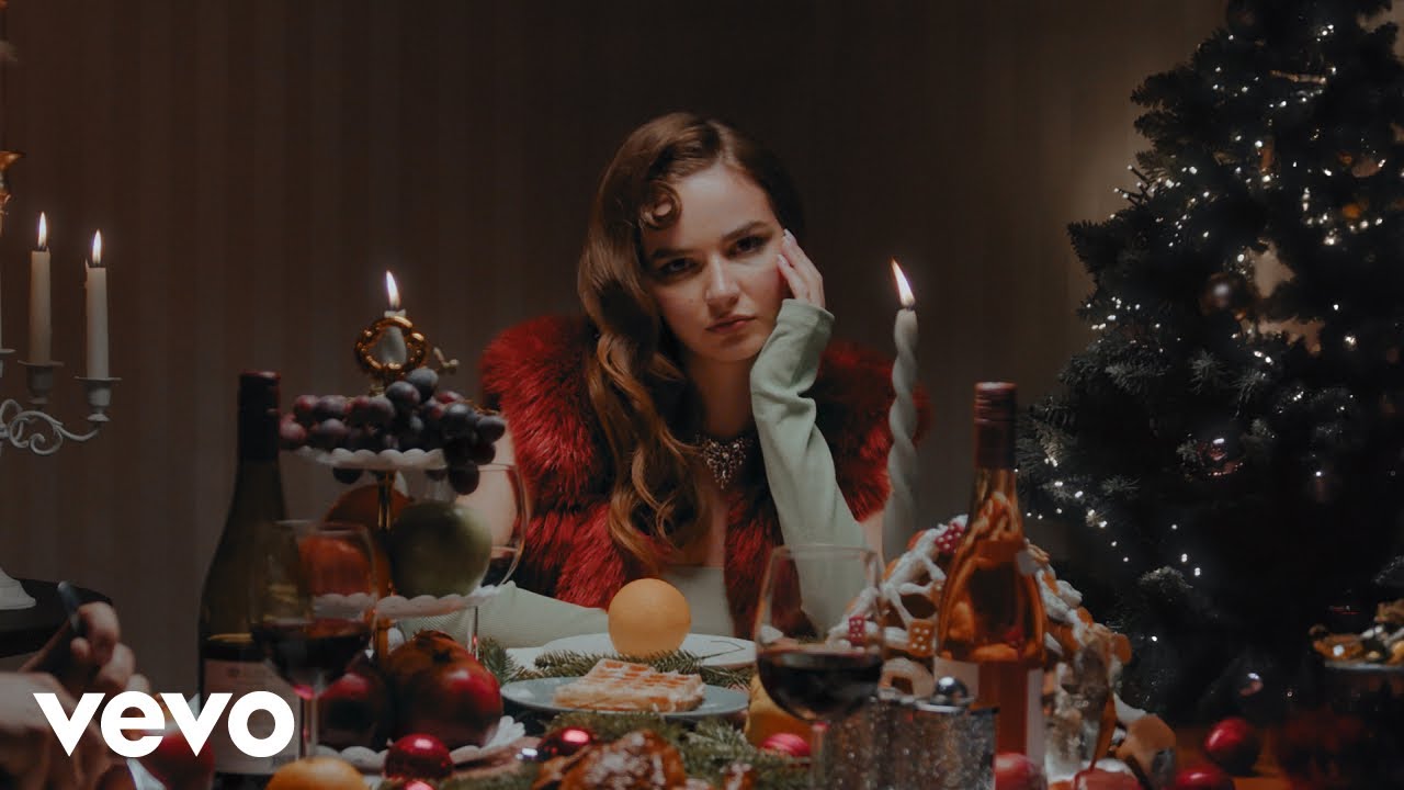 NEU: Mrs Grinch von Julia Meladin ((jetzt ansehen))