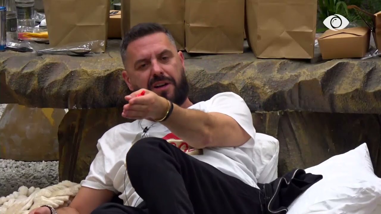 E bëra për batutë/ Vijon biseda mes Selin dhe Miri