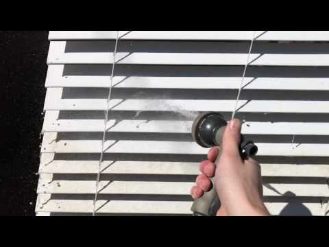 Cleaning blinds