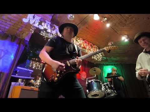 Mr. Blues - Stop Breaking Down