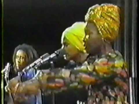 bob marley & the wailers - kinky reggae (live at the manhattan transfer show - 1975)