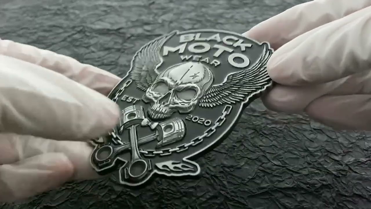5045 - Hebilla de cinturón de forma especial con relieve, en plata antigua