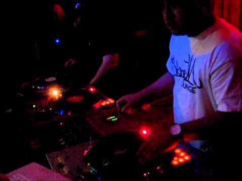 Skratch Lounge - 2011-12-01 - DJ Tre & DJ Shmix (Part 2).wmv