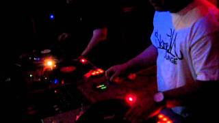 Skratch Lounge - 2011-12-01 - DJ Tre & DJ Shmix (Part 2).wmv
