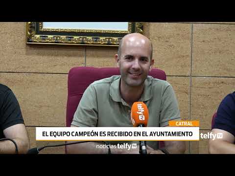 Recibimiento en el ayuntamiento de Catral al equipo cadete del club de baloncesto local