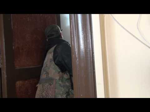 اشتباكات بين مقاتلي كتائب الإيمان و قوات النظام أثناء اقتحام مبنى الأقطان في محيط الفرقة 17 في ريف الرقة