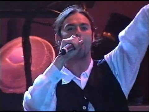 Wet Wet Wet - Love Is All Around - Top Of The Pops (5th & 7th week at No. 1, from Wembley)