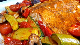 דג סלמון וירקות בתנור Salmon and vegetables in the oven (ליהי קרויץ - מטבח בקלי קלות) - התמונה מוצגת ישירות מתוך אתר האינטרנט יוטיוב. זכויות היוצרים בתמונה שייכות ליוצרה. קישור קרדיט למקור התוכן נמצא בתוך דף הסרטון