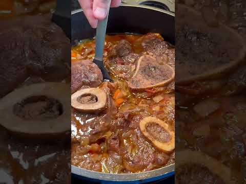 Ossobuco estofado 🍖 ¡Tan tierno que se deshace con la mirada! #recetas #youtubeshorts