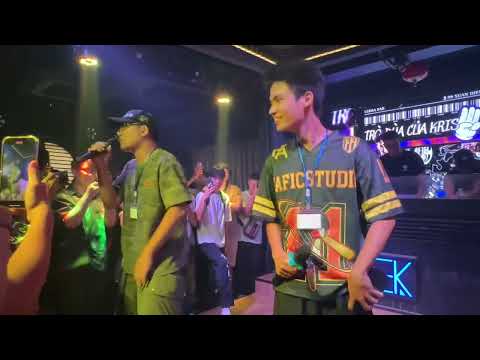ỦA - MC ILL ft Ultimít tại show Trò đùa của Kris 3